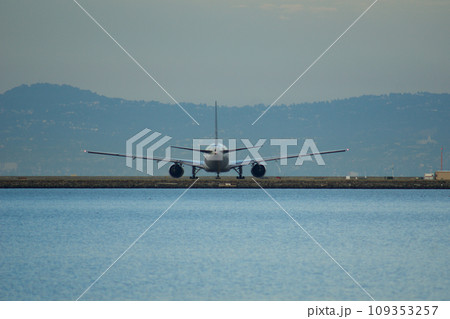 SAN FRANCISCO, CALIFORNIA, UNITED STATES - NOVEMBER 27, 2018: United Boeing 777-200 in Star Alliance livery on the runway at San Francisco International Airport SAN FRANCISCO, CALIFORNIA, UNITED STATES - NOVEMBER 27, 2018: United Boeing 777-200 in Star Alliance livery on the runway at San Francisco International Airport 109353257