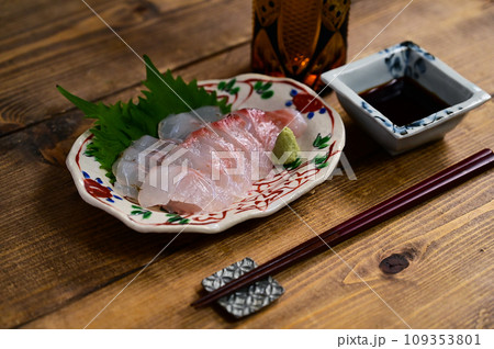 鯛のおぼろ昆布締め 109353801