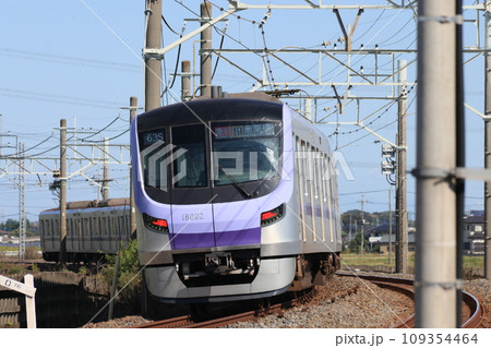 東武日光線を走る東京メトロから乗り入れの急行南栗橋行きの電車 東武日光線を走る東京メトロから乗り入れの急行南栗橋行きの電車 109354464