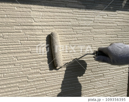 サイディングに3分艶で上塗り塗装 サイディングに3分艶で上塗り塗装 109356395