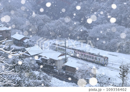 雪降る会津鉄道 雪降る会津鉄道 109356402