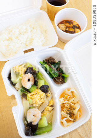 美味しい海老と青菜と卵の塩炒め中華料理弁当 109359958
