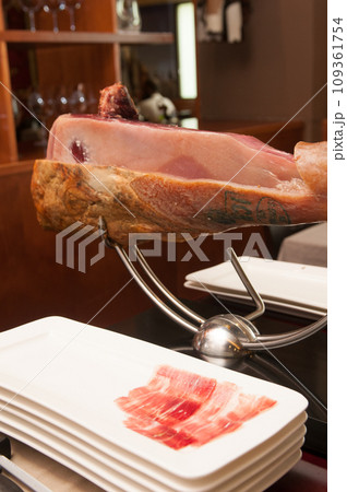 Cutting Jamon Serrano - traditional spanish ham 109361754