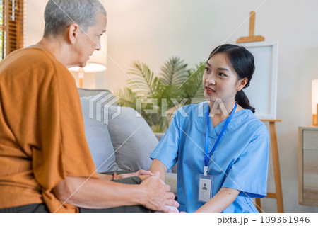 Elderly women have knee pain from osteoarthritis and have their symptoms examine by doctor for physiotherapy Elderly women have knee pain from osteoarthritis and have their symptoms examine by doctor for physiotherapy 109361946