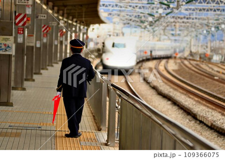 日本の大動脈を…安全ヨシ!! 東海道新幹線 N700A ～小田原駅にて 109366075