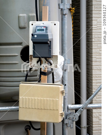 工事現場の仮設配電盤 工事現場の仮設配電盤 109368127