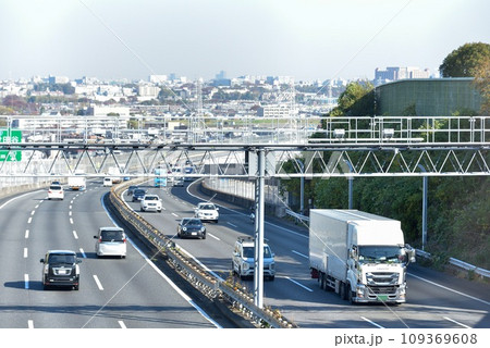 交通物流イメージ　東名高速 109369608