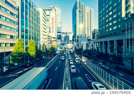 東京再開発 渋谷駅周辺の高層ビルと首都高速の交通 2023.11　a-4 暖色寒色強調 109370408