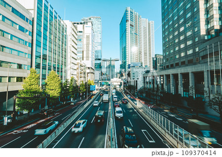 東京再開発 渋谷駅周辺の高層ビルと首都高速の交通 2023.11 b-5 フィルム調 東京再開発 渋谷駅周辺の高層ビルと首都高速の交通 2023.11 b-5 フィルム調 109370414