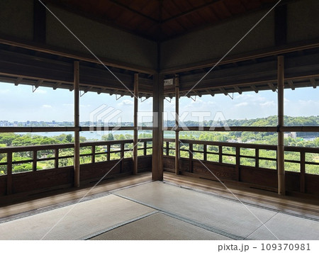 Japanese gardens are traditional gardens whose designs are accompanied by Japanese aesthetics and philosophical ideas, avoid artificial ornamentation, and highlight the natural landscape.  109370981