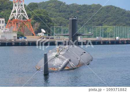 朽ちる海上自衛隊はるしお型潜水艦 109371882