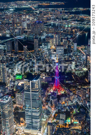 東京タワー、麻布台ヒルズとレインボーブリッジが見える東京夜景 109373243