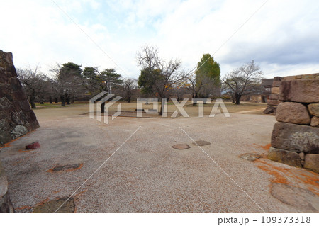 松代城（海津城）の東不明門から眺めた本丸跡（長野県 長野市） 109373318