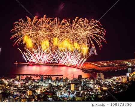 熱海100万ドルの夜景と海上花火 熱海100万ドルの夜景と海上花火 109373350