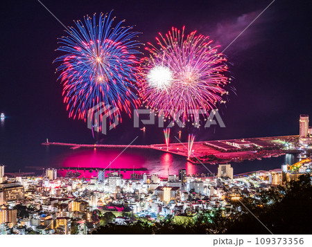熱海100万ドルの夜景と海上花火 109373356