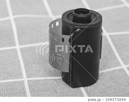 retro classic 135 film cassette, isolate retro classic 135 film cassette, isolate 109373849