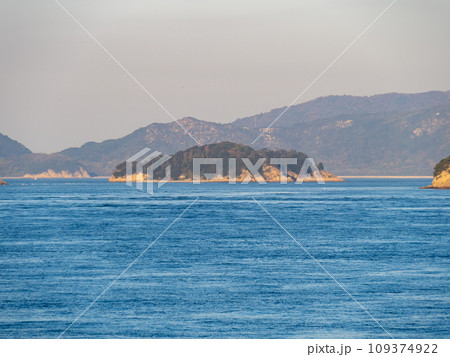 尾鷹島(尾高島)。直島諸島の無人島のひとつ。香川県香川郡直島町。 109374922