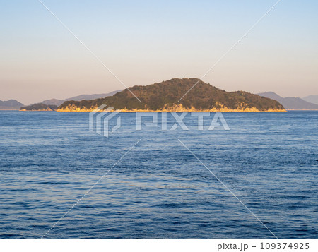 柏島。直島諸島の無人島のひとつ。香川県香川郡直島町。 109374925