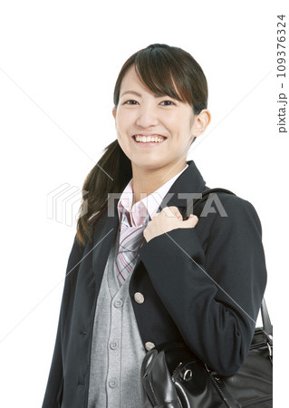 学生かばんを持った女子高生 学生かばんを持った女子高生 109376324