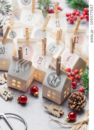 Advent calendar, Christmas gifts 109377687