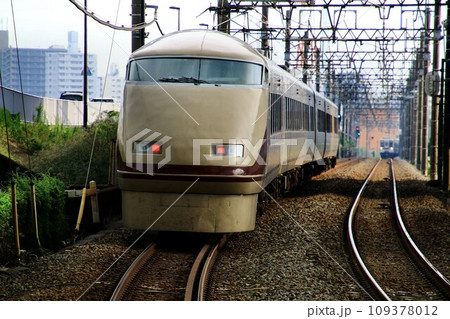 DRCカラーを纏った…東武特急『スペーシア』　懐かしい色合いの豪華特急で日光・鬼怒川へ 109378012