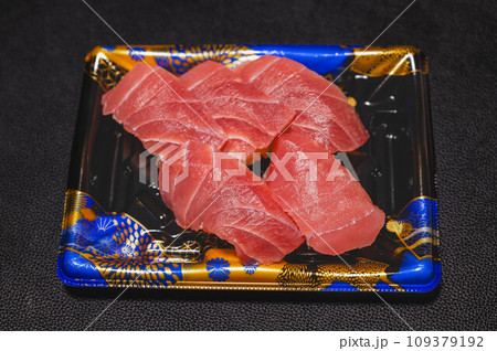 マグロのにぎり寿司 109379192