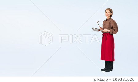 調理服を着た女性 調理師 飲食店店員 切り抜き全身写真 調理服を着た女性 調理師 飲食店店員 切り抜き全身写真 109381626