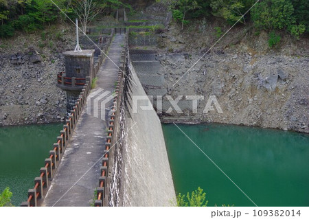 兵庫県淡路島　成相池堰堤 109382014