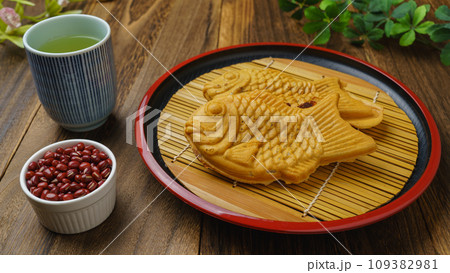 たい焼きと小豆と緑茶 たい焼きと小豆と緑茶 109382981