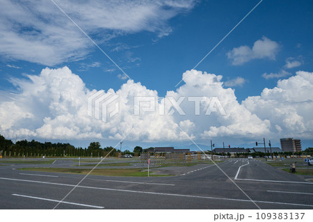 真夏の運転教習所 109383137