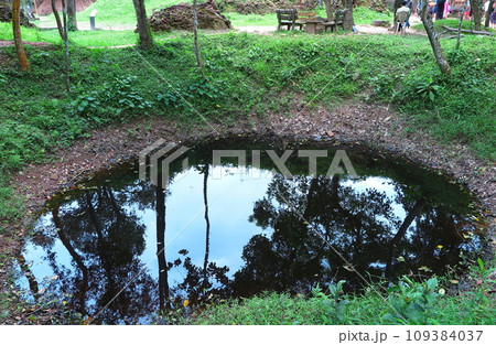 ベトナム中部の森林に眠る、古代チャンパ王国のミーソン遺跡、ベトナム戦争時の爆撃跡 109384037