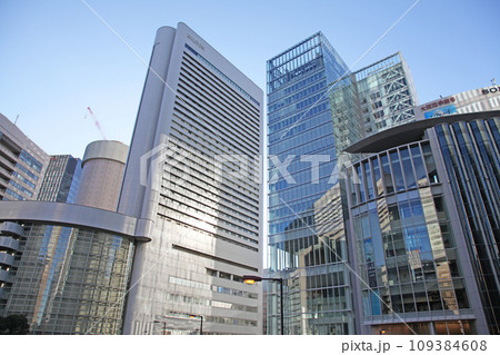 大阪駅前　梅田の高層ビル群 109384608
