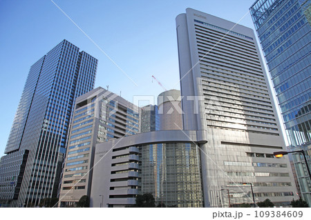 大阪駅前　梅田の高層ビル群 109384609