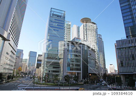 大阪駅前 梅田の高層ビル群 大阪駅前 梅田の高層ビル群 109384610