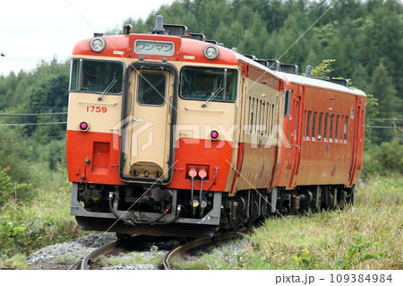 キハ40最後の活躍 石北本線普通列車 キハ40 リバイバル国鉄色 引退間近 キハ40最後の活躍 石北本線普通列車 キハ40 リバイバル国鉄色 引退間近 109384984