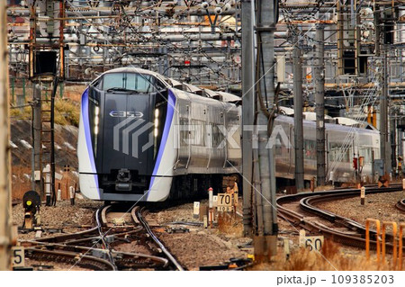 甲斐路を経て信濃路へ…特急あずさ・E353系 中央線・新宿駅 甲斐路を経て信濃路へ…特急あずさ・E353系 中央線・新宿駅 109385203