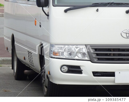 商用車イメージ　トヨタ3代目コースターのフロントマスク 109385477