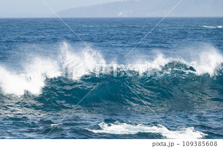 beautiful big waves in the atlantic ocean beautiful big waves in the atlantic ocean 109385608