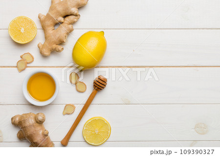Natural cold and flu home remedies. Natural ingredients for immunity stimulation and viruses protection. top view flat lay 109390327