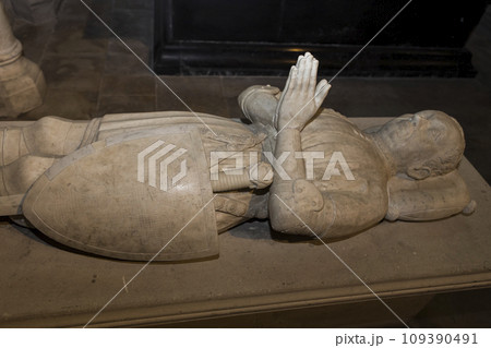 Recumbent statues in basilica of saint-denis,  France 109390491