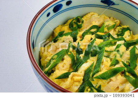 白背景の衣笠丼 109393041