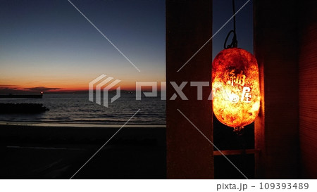 釜飯「納屋」夕日と海　 109393489