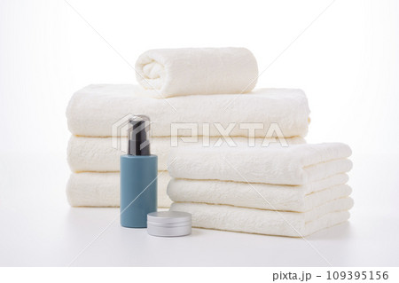 肌に優しい柔らかな白いタオルと美容用品 肌に優しい柔らかな白いタオルと美容用品 109395156