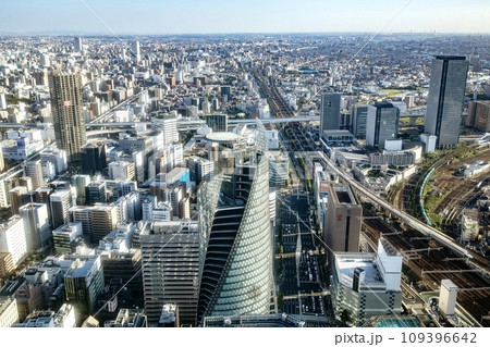 名古屋市、ミッドランドスクエアから眺める名古屋の街並み（金山・ささしまライブ方面） 109396642