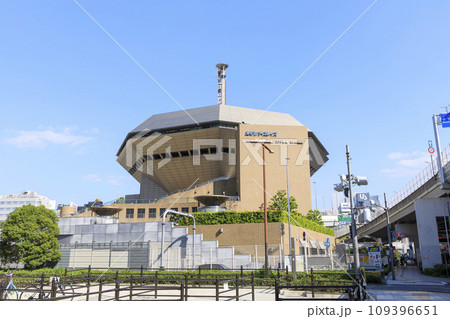 大阪市浪速区 青空に映えるなんばハッチ 湊町リバープレイス 大阪市浪速区 青空に映えるなんばハッチ 湊町リバープレイス 109396651