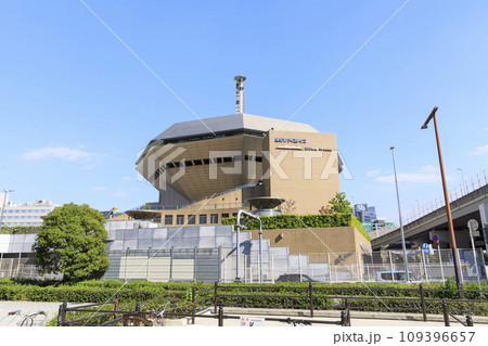 大阪市浪速区 青空に映えるなんばハッチ 湊町リバープレイス 大阪市浪速区 青空に映えるなんばハッチ 湊町リバープレイス 109396657