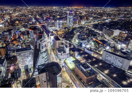 名古屋市、ミッドランドスクエアから眺める名古屋の夜景(金山・ささしまライブ方面) 名古屋市、ミッドランドスクエアから眺める名古屋の夜景(金山・ささしまライブ方面) 109396705