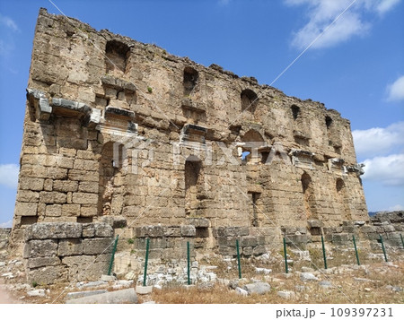 Nymphaeum. Aspendos. Daytime shooting without people 109397231