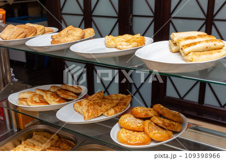 Plates with various pastries in the cafeteria 109398966