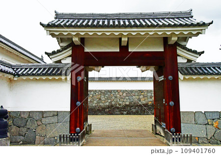 山形市　山形城　国史跡　二の丸枡形東大手門　大手橋から望む高麗門 109401760